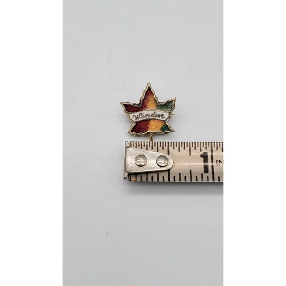 Windsor Canada Silver Tone Red Gold Green Maple Leaf Vintage Lapel Pin - Picture 3 of 6